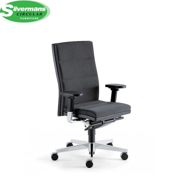 Swivel chair model mr.24, featuring a contemporary design with ergonomic support, ideal for modern office spaces