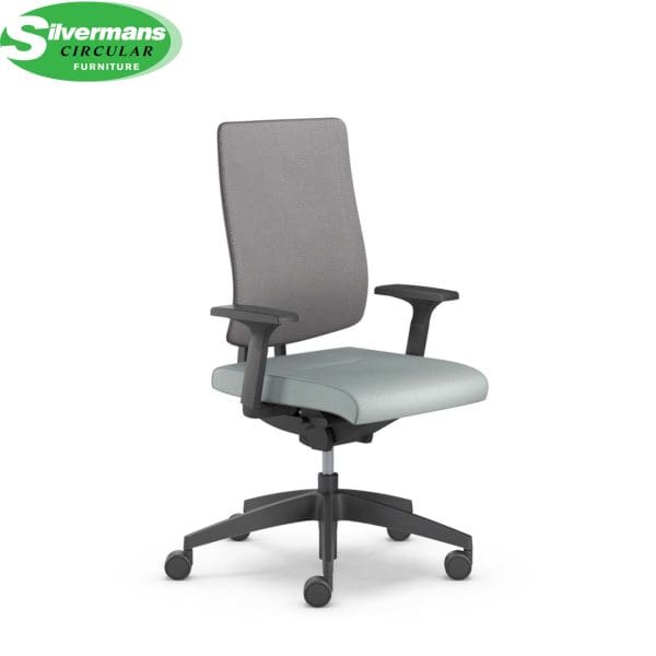 Swivel chair in Black Dot design, combining style and comfort with adjustable height and smooth rotation